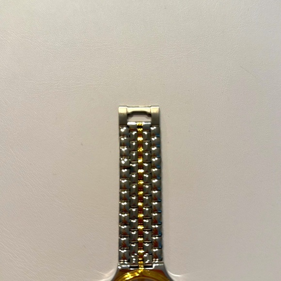 Bulova watch, beautiful two-toned. - Picture 4 of 11